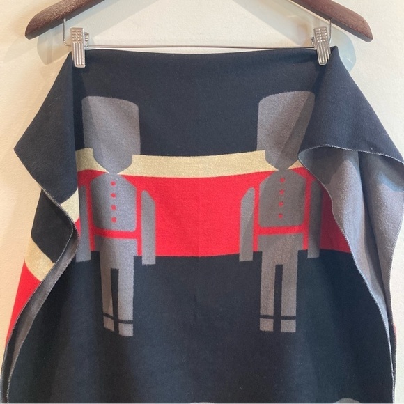 SCARF Large Unbranded Super Soft With  Toy British Palace Guards Design Pattern - Picture 5 of 6